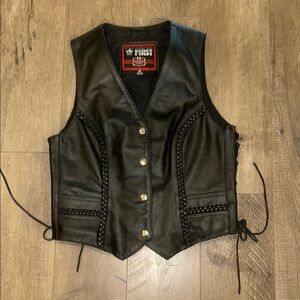 FIRST CLASSIC LEATHER WOMENS MOTORCYCLE VEST SNAP CLOSURE SIZE MEDIUM